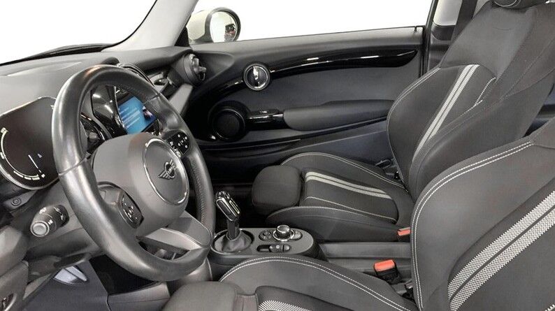 MINI Cooper SE Essential 3d
