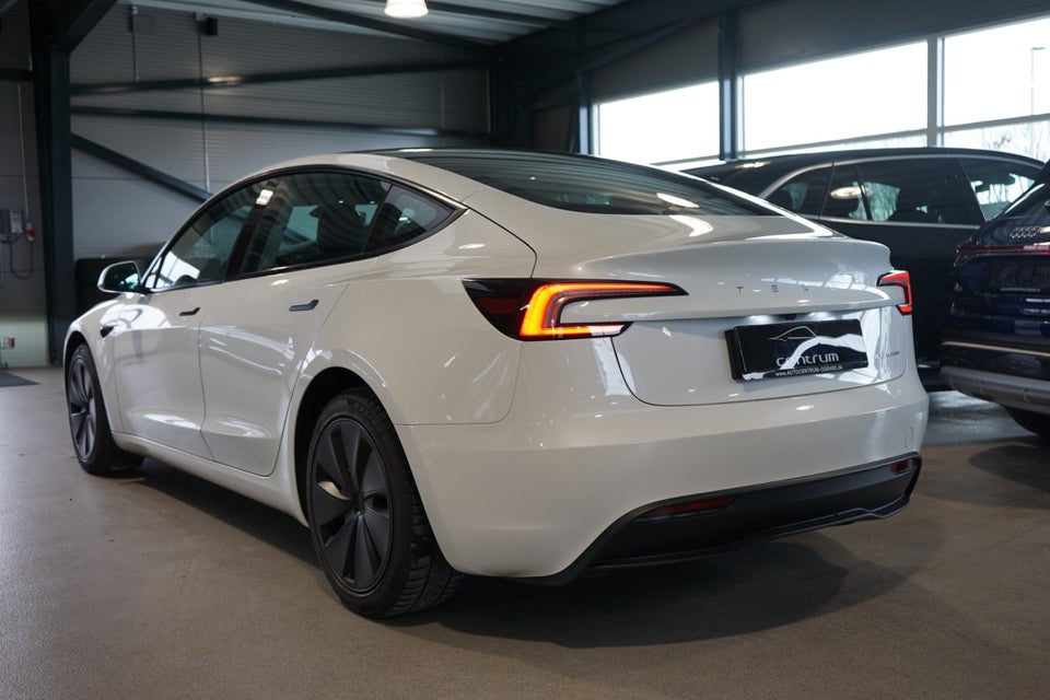 Tesla Model 3 Long Range AWD 4d