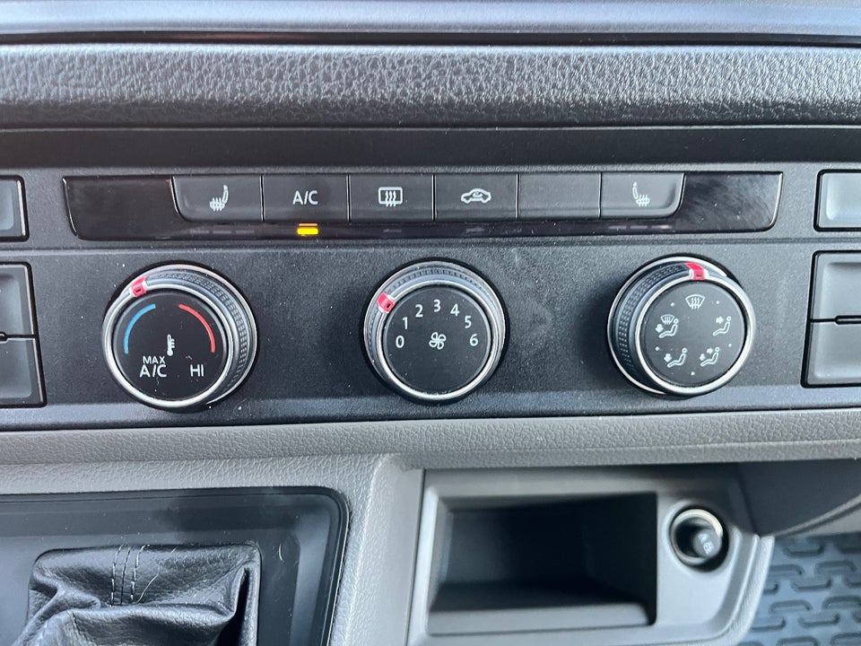 VW Crafter 30 2,0 TDi 140 Kassevogn L3H3 aut.