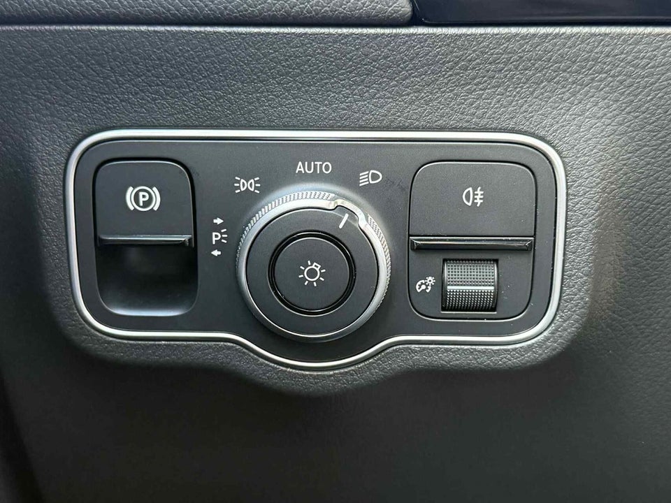 Mercedes EQA300 Progressive 4Matic 5d