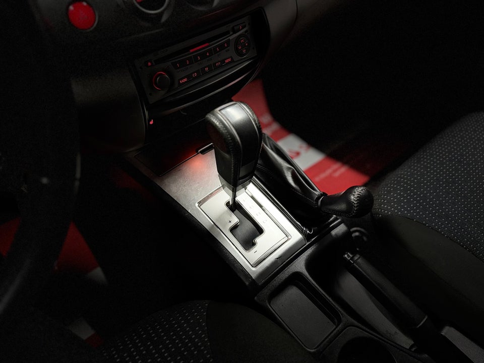 Mitsubishi L200 2,5 DI-D Db.Kab Intense aut. 4d