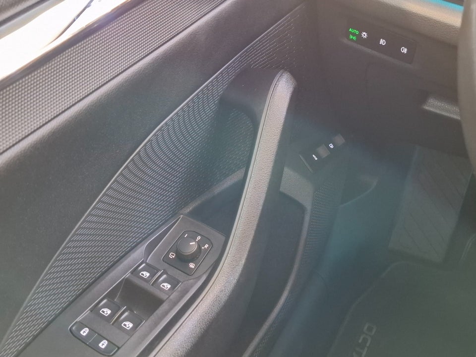 Skoda Octavia 1,4 TSi iV Plus Combi DSG 5d