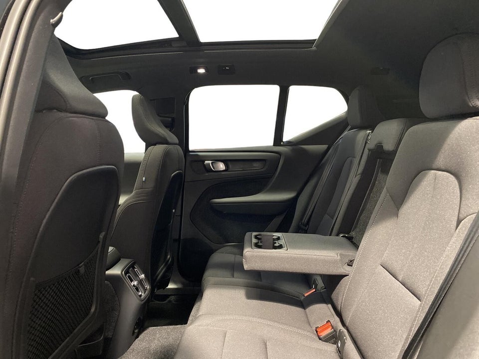 Volvo EX40 Extended Range Black Edition 5d