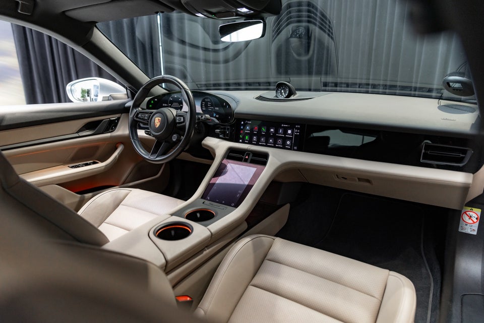Porsche Taycan Performance+ 4d