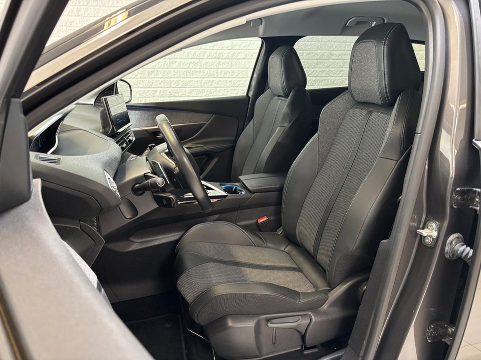 Peugeot 3008 1,6 Hybrid First Selection EAT8 5d