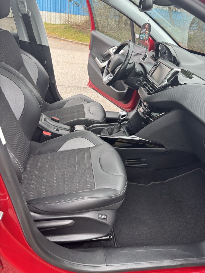 Peugeot 2008 1,5 BlueHDi 100 Allure Sky 5d