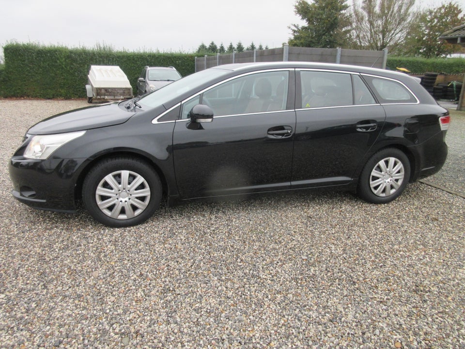 Toyota Avensis 2,0 D-4D TX stc. 5d