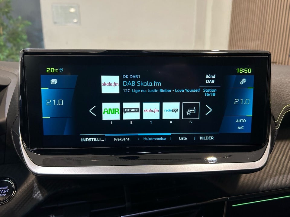 Peugeot e-208 50 GT 5d