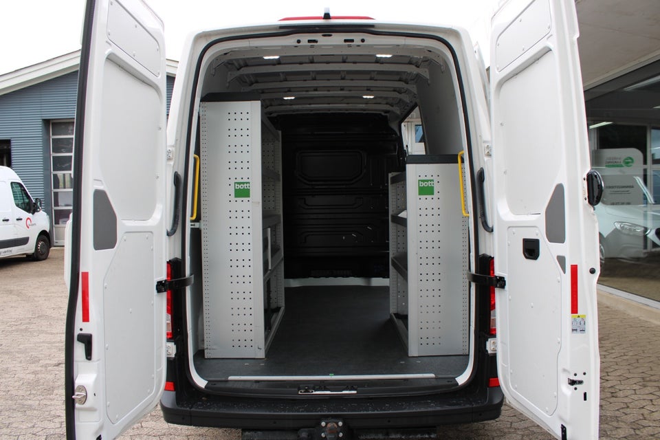 VW Crafter 35 2,0 TDi 177 Kassevogn L3H2 aut.