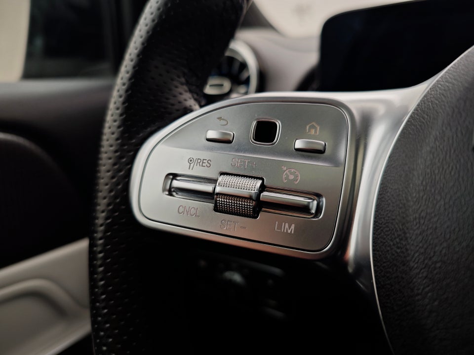 Mercedes EQB300 AMG Line 4Matic 5d