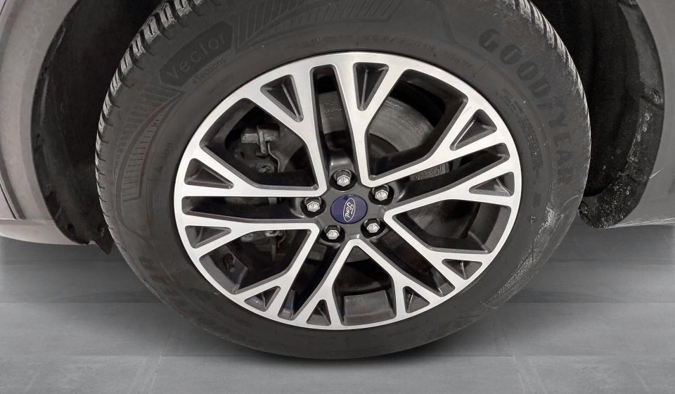 Ford Kuga 2,5 PHEV Titanium CVT 5d