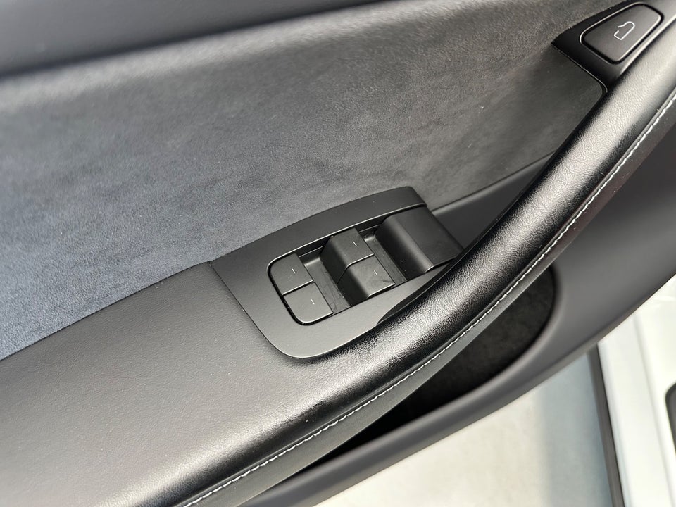 Tesla Model Y Long Range AWD 5d