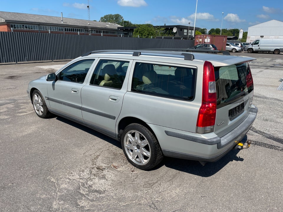 Volvo V70 2,3 T5 aut. 5d