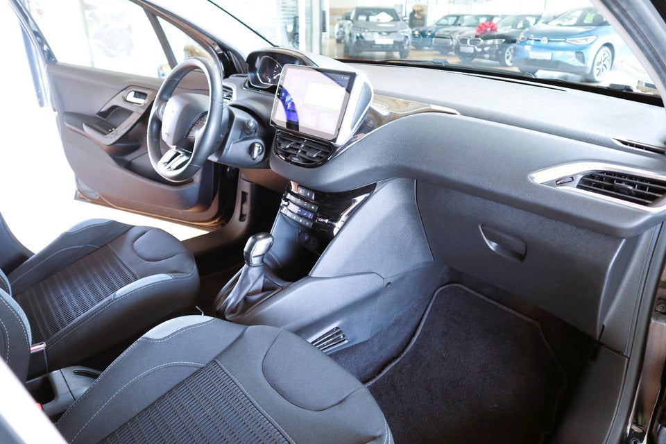 Peugeot 208 1,2 VTi Allure Sky 5d