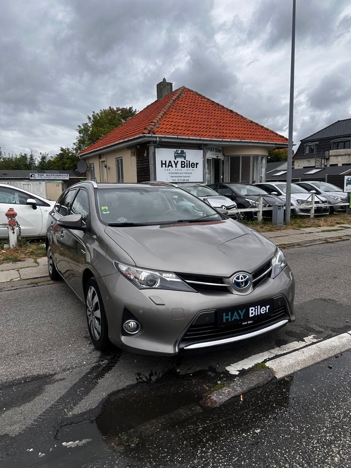 Toyota Auris 1,8 Hybrid H2+ Comfort Touring Sports CVT 5d