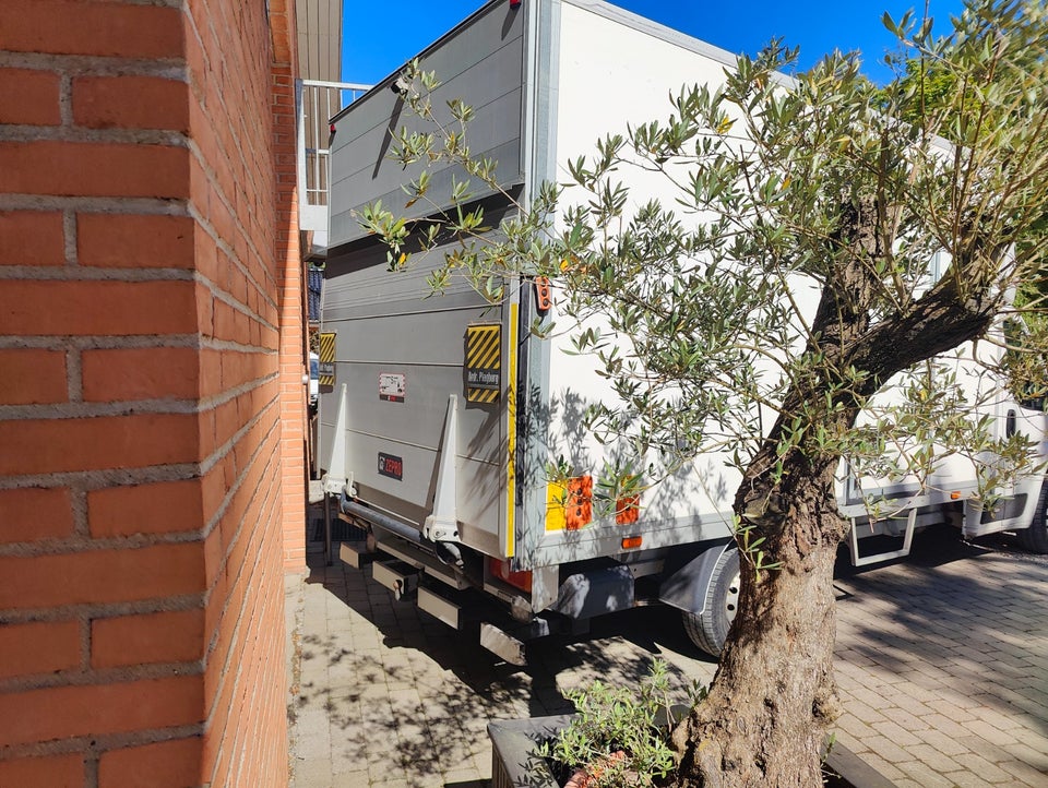 Peugeot Boxer 335 2,2 BlueHDi 165 L3 Alukasse m/lift 2d