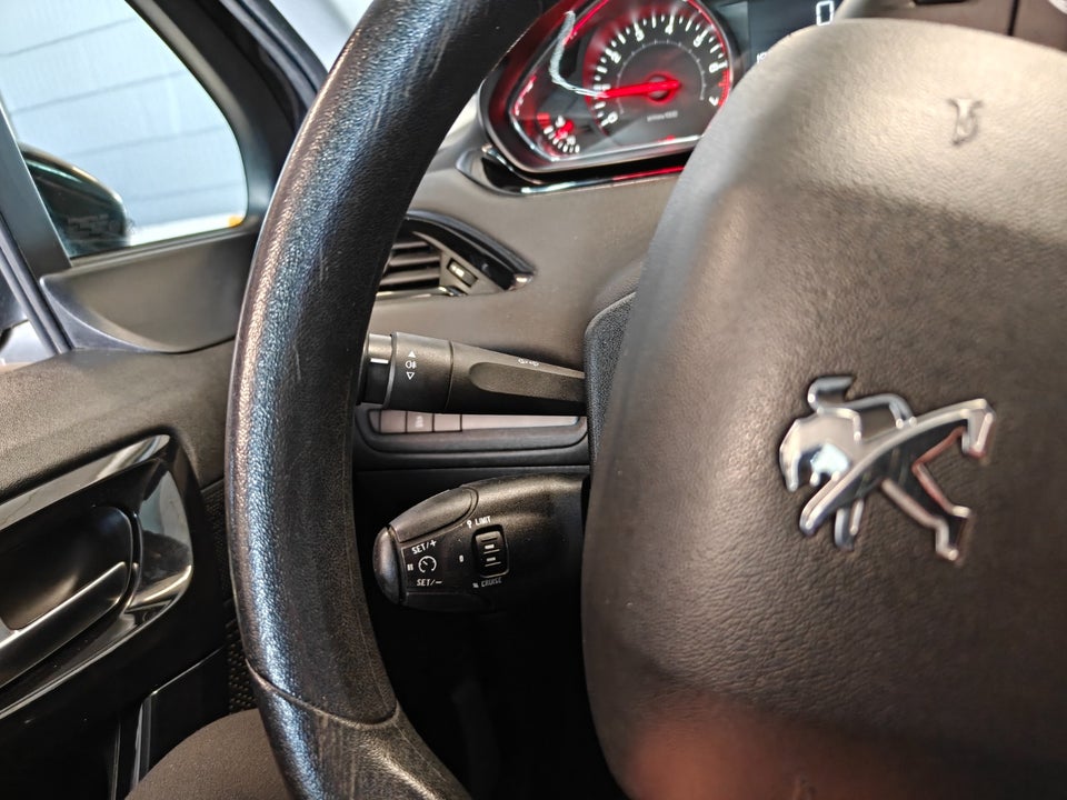 Peugeot 208 1,2 VTi Active 5d