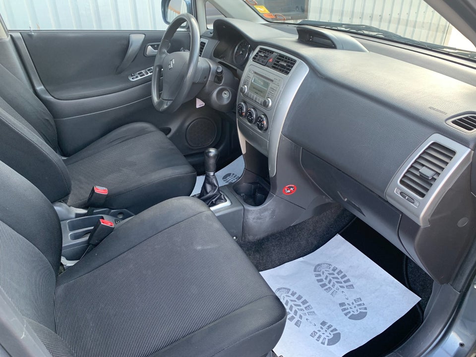 Suzuki Liana 1,6  5d