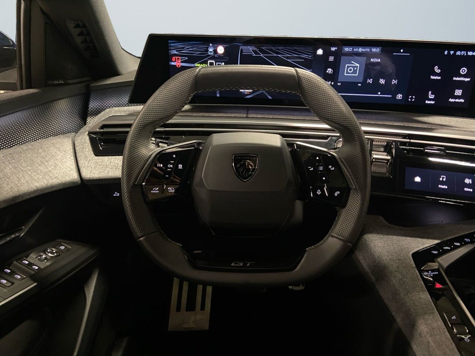 Peugeot e-3008 77 GT Pack 5d