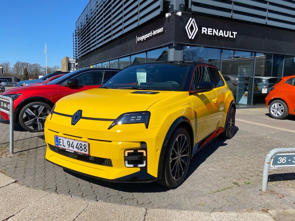 Renault 5 E-Tech 52 Iconic 5d