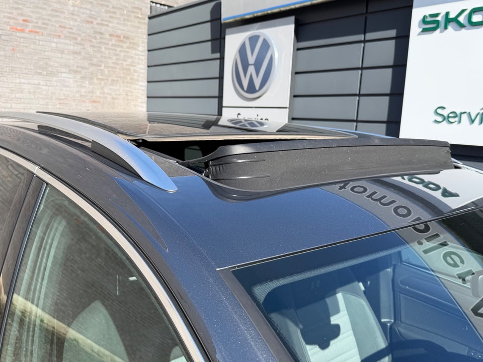 VW Touran 2,0 TDi 150 R-line DSG 7prs 5d