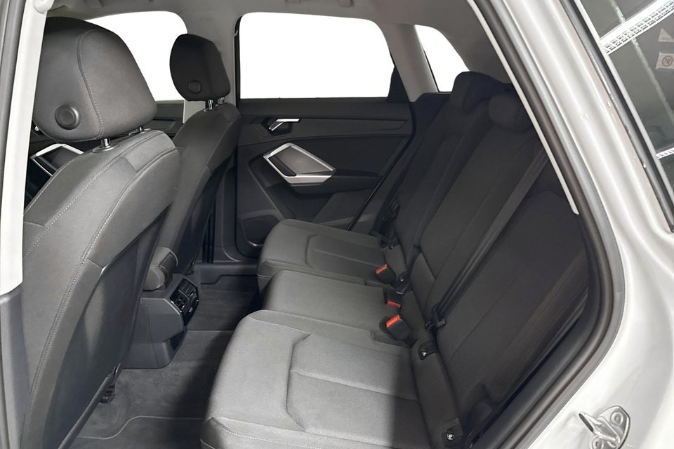 Audi Q3 45 TFSi e Attitude plus S-tr. 5d