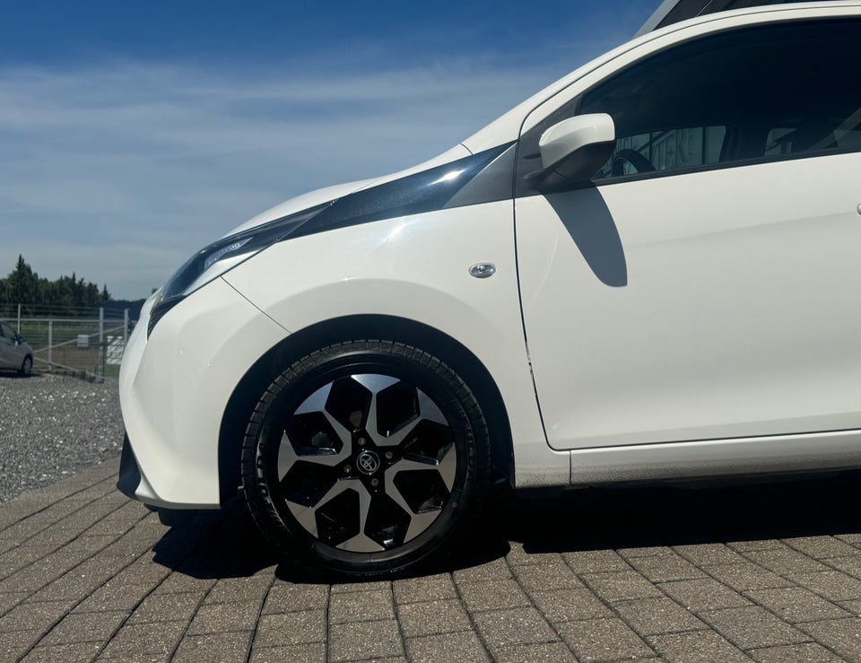 Toyota Aygo 1,0 VVT-i x-plore 5d