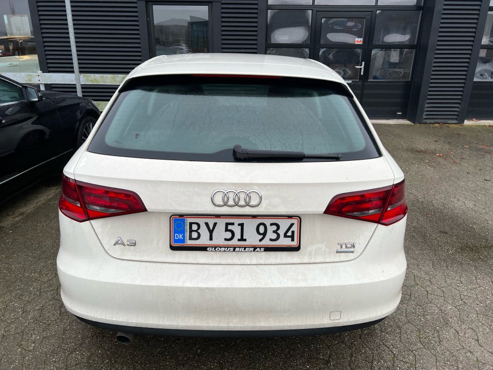 Audi A3 1,6 TDi 110 Ultra Attraction 4d