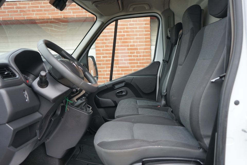 Renault Master IV T35 2,3 dCi 165 L3H2 Kassevogn RWD