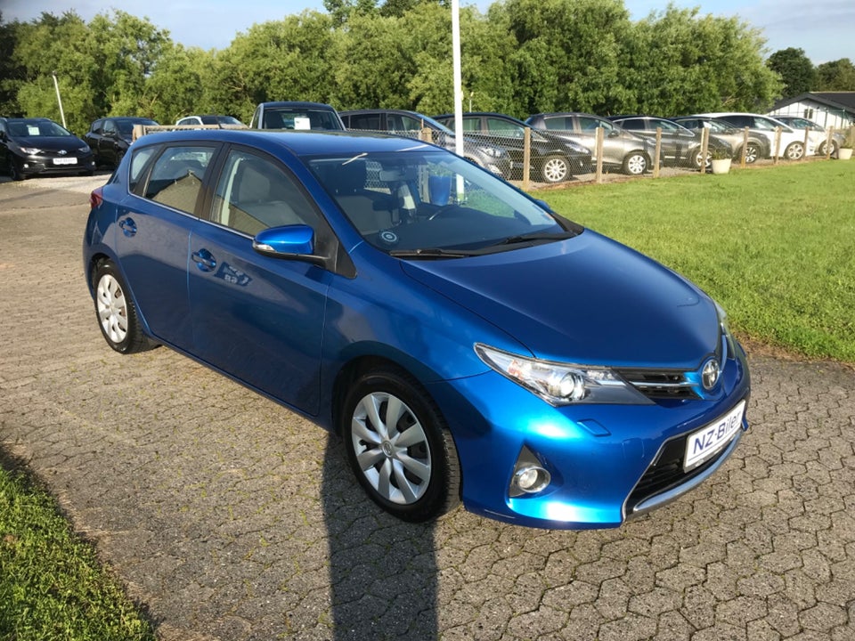 Toyota Auris 1,3 VVT-i T2 5d