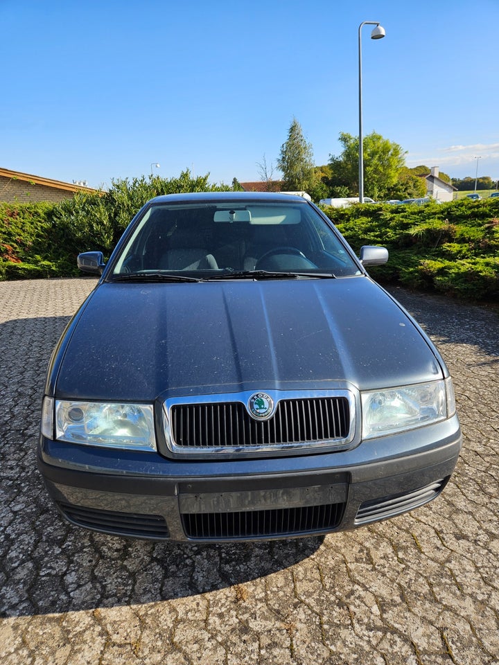 Skoda Octavia 1,6 Ambiente 5d