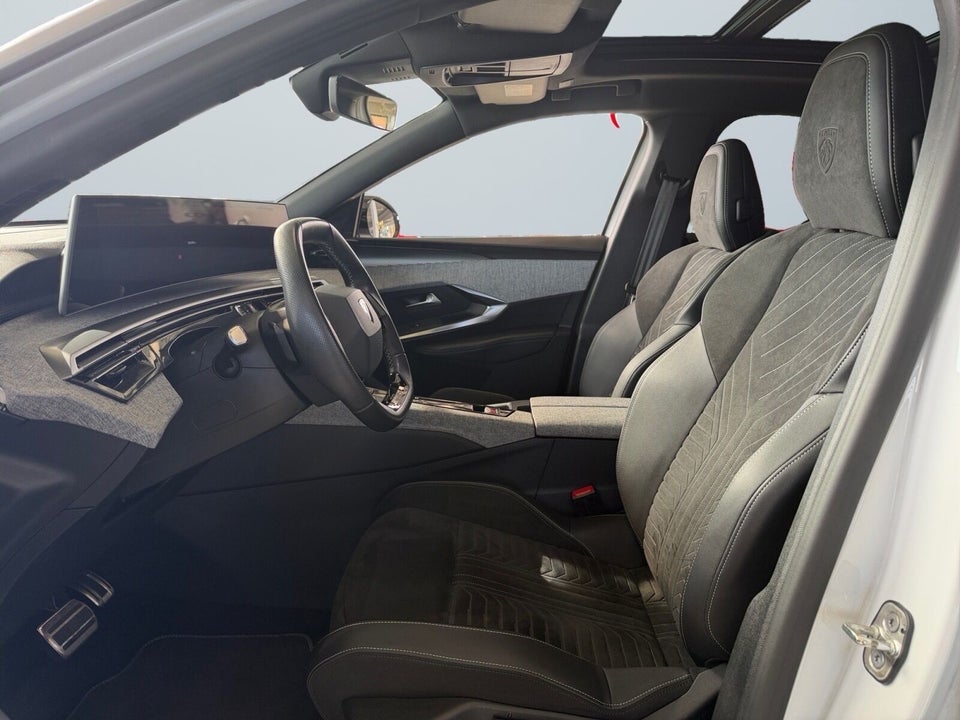 Peugeot e-3008 77 GT Pack 5d
