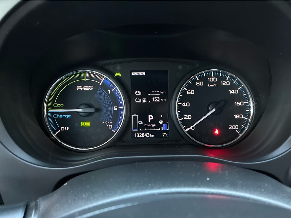 Mitsubishi Outlander 2,4 PHEV Invite CVT 4WD 5d