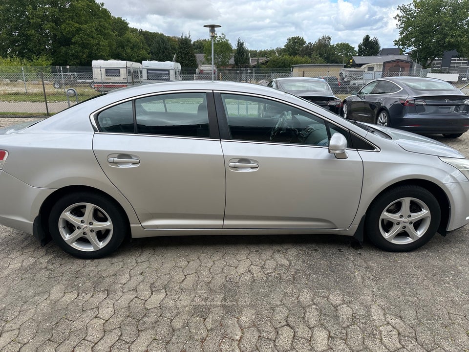 Toyota Avensis 1,8 VVT-i T2 4d