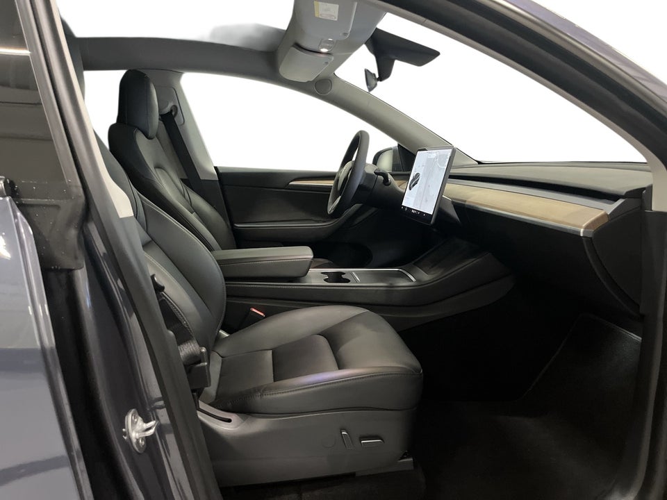 Tesla Model Y Long Range AWD 5d