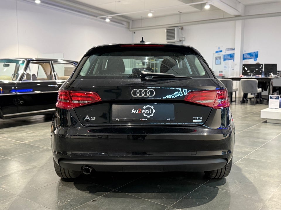 Audi A3 1,6 TDi 110 Ultra Attraction 4d