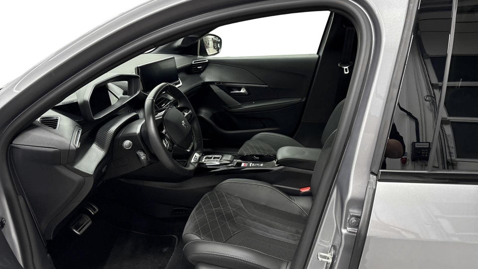Peugeot e-208 50 GT 5d