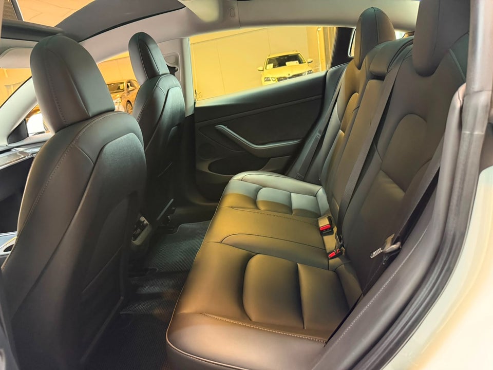 Tesla Model 3 RWD 4d