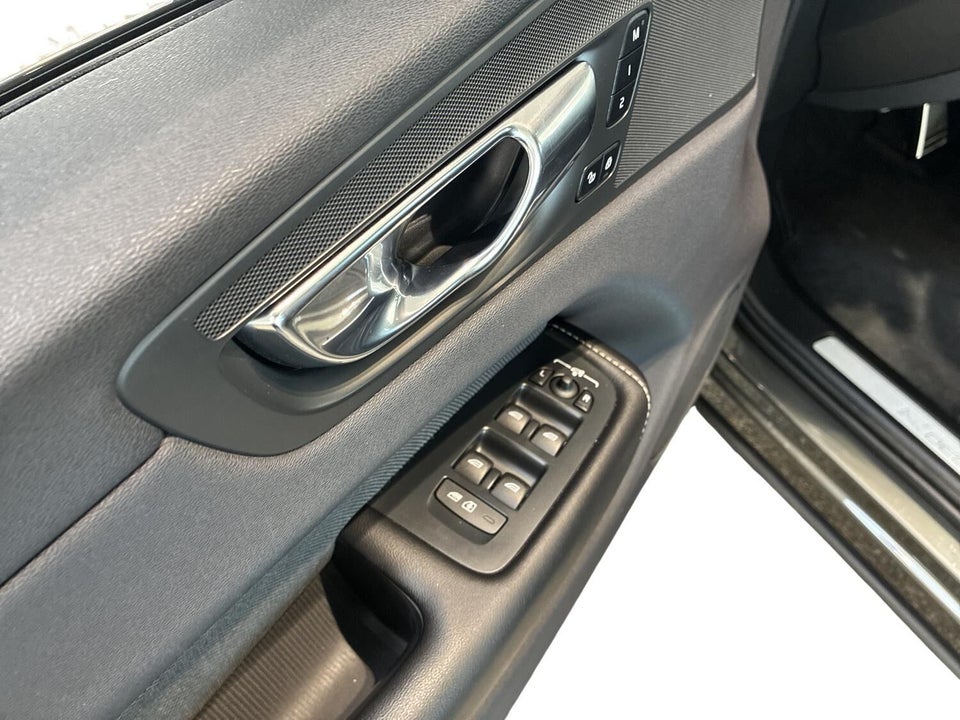 Volvo XC60 2,0 T4 190 R-Design aut. 5d