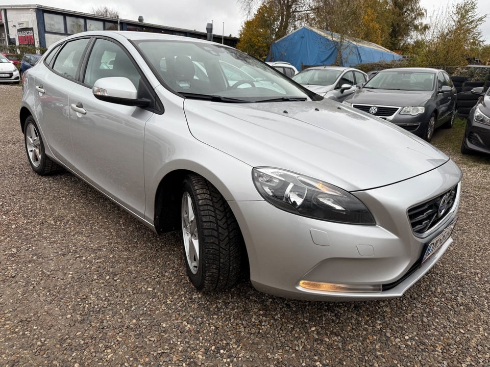 Volvo V40 1,6 D2 115 Momentum Drive-E 5d