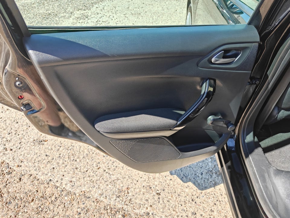 Peugeot 208 1,2 VTi 82 Active 5d