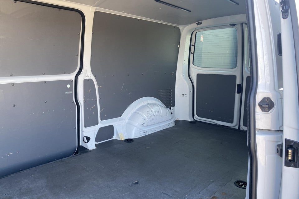 VW Transporter 2,0 TDi 150 Kassevogn DSG lang