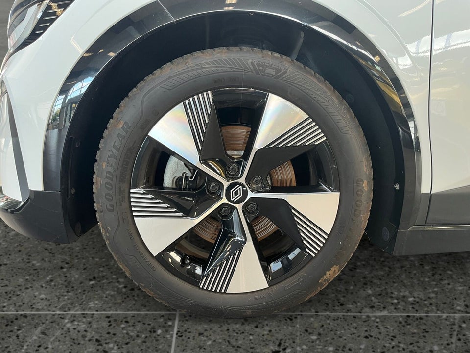 Renault Megane E-Tech 40 Equilibre 5d