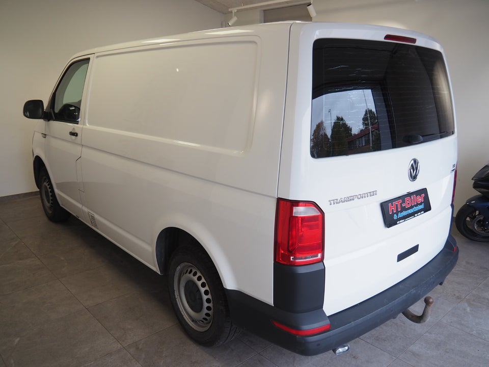 VW Transporter 2,0 TDi 102 Kassevogn kort