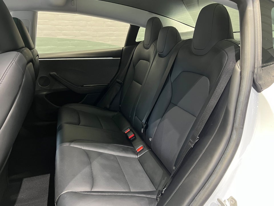 Tesla Model 3 RWD 4d