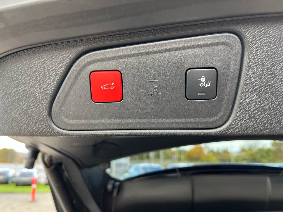 Peugeot 3008 1,6 Hybrid First Selection EAT8 5d