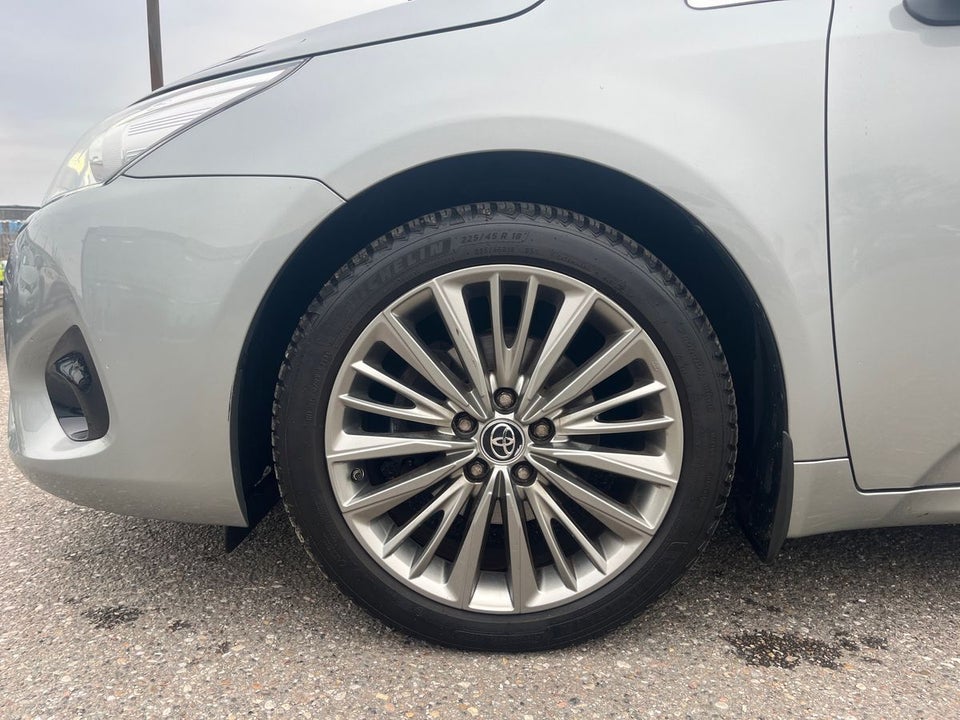 Toyota Avensis 1,8 VVT-i T2 Premium Touring Sports MDS 5d