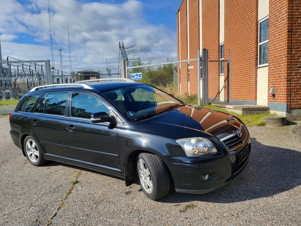 Toyota Avensis 2,0 Sol stc. 5d