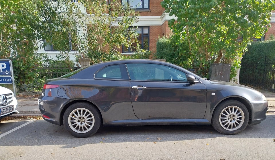 Alfa Romeo GT 2,0 JTS Lusso 3d