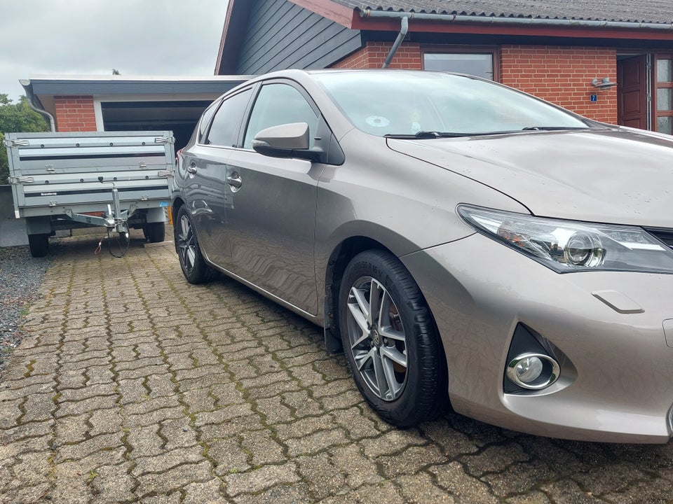 Toyota Auris 1,3 VVT-i T2 5d